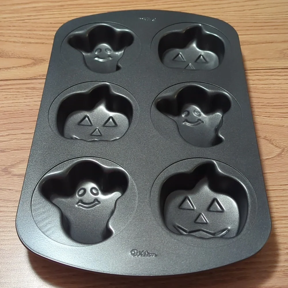 Wilton ghost pumpkin pan